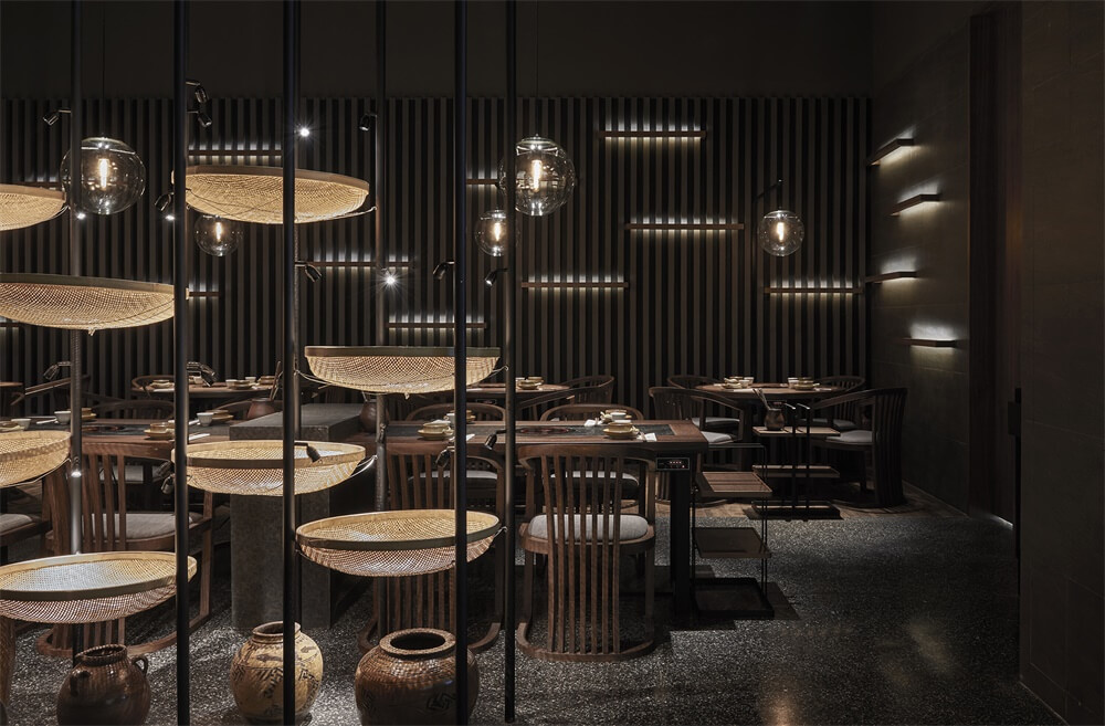 翹腳牛肉火鍋店裝修—盡膳口福餐廳設(shè)計(jì)案例(圖11)